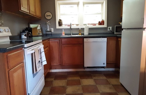 Morganton House | Pet Friendly Barn Loft at Rock'n'Rose with Breakfast & Kitchen