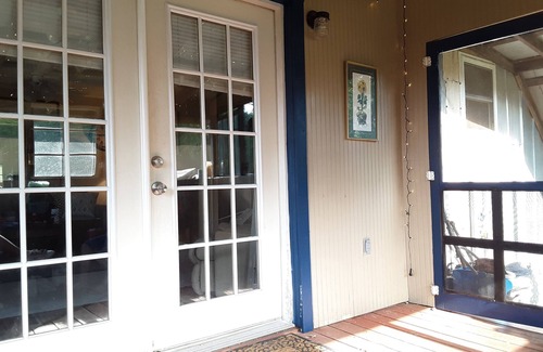Morganton House | Pet Friendly Barn Loft at Rock'n'Rose with Breakfast & Kitchen