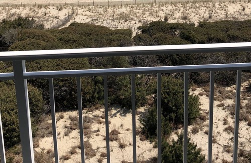Fenwick Island Condo | Serene Beachfront Condo Steps from DE State Park