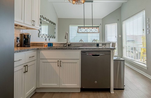 Galveston House | Beachfront Retreat: Ocean Views, Hot Tub & Sunny Decks