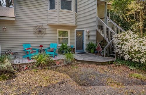 Kitty Hawk Apartment | Serene Beach Escape for Couples and Families with Breakfast