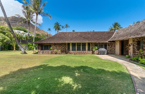 Diamond Head - Kapahulu - St. Louis House | Beachfront Retreat at Diamond Head with Ocean Views