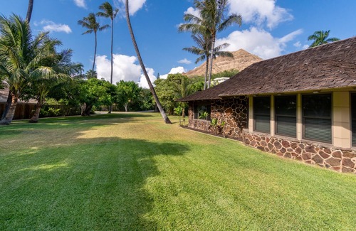 Diamond Head - Kapahulu - St. Louis House | Beachfront Retreat at Diamond Head with Ocean Views