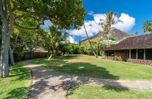 Diamond Head - Kapahulu - St. Louis House | Beachfront Retreat at Diamond Head with Ocean Views
