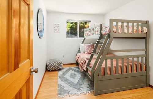 Lilliwaup House | Quiet Beachfront Hood Canal Getaway House!