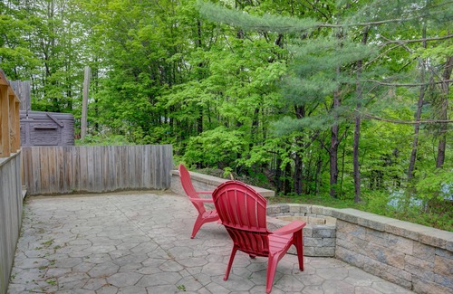 Woodstock House | Serene Retreat by the Pemigewasset River with Free WiFi