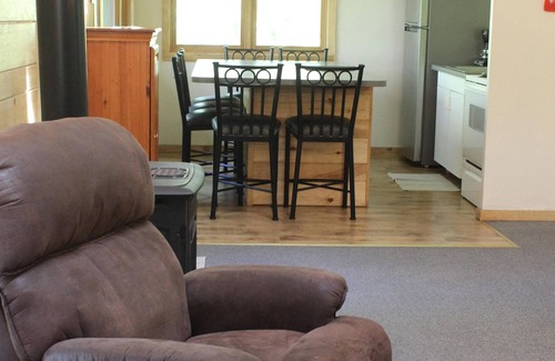 Iron River Cabin | Experience Nature's Tranquility at Lake Everett Resort
