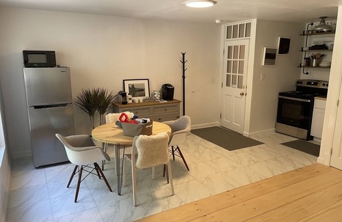 Mac Mahan House | Tranquil New Duplex Suite with Kitchen & Child Friendly Space