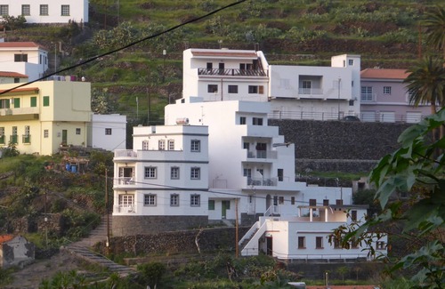 Valle Gran Rey Apartment | Tranquil Apartment with Breathtaking Views & Great Amenities
