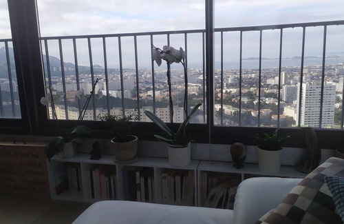 La Panouse Apartment | Scenic Retreat: Ocean Views & Spa Near Clairval Clinic