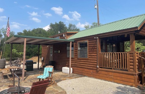 Graham Cabin | Idyllic Cabin Retreat on the Brazos – Rated 10/10!