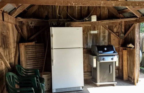 Vulcan Cabin | Tranquil Cabin Retreat at Sam A Baker State Park