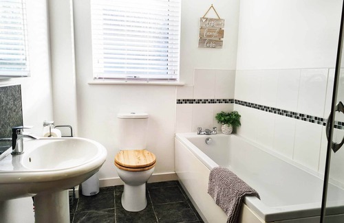 Conon Bridge House | Peaceful Getaway in Inverness: Near NC500 & Family-Friendly