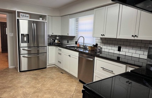 Topeka House | Private 3BR Retreat with Ocean View, Steps from Washburn