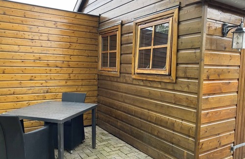 Prinsenbeek Ski Chalet | Serene Chalet in Rural Breda with Spa and Breakfast