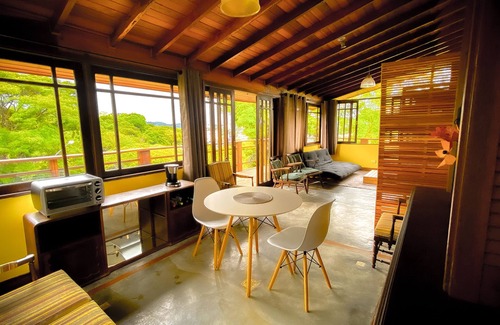 Sao Roque Ski Chalet | Peaceful Chalet with Pool, Pet-Friendly and Kid-Approved