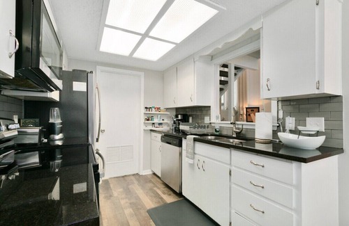 Lenexa House | Inviting TownHome Near Shops & Kansas City Attractions