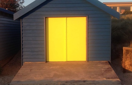 Chelsea House | Tranquil Retreat Near Melbourne's Best Beaches & Amenities