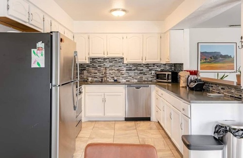 Franklin Park House | Tranquil Retreat with Patio, Kitchen & Free WiFi!