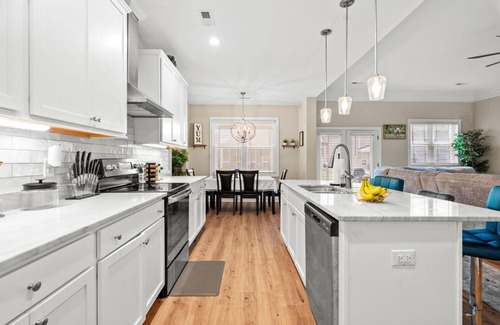 Florence House | Quiet, Clean & Spacious 4bd near I-95 & Hospital with WiFi