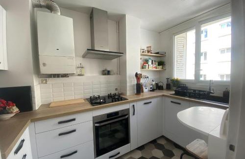 Saint-Jean Apartment | Tranquil Retreat in the Heart of the City for Families