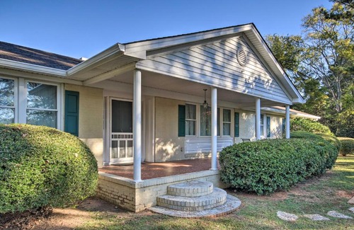 Columbia House | Inviting Columbia Home with Fire Pit and Game Room