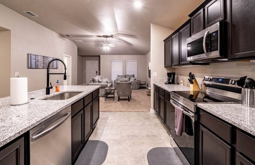 Lubbock House | Ultimate Comfort - 3BR/2BA with Breakfast & Family Amenities
