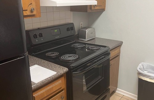 Park Forest - LA North Apartment | Discover Tranquil Comfort in Baton Rouge with Pool & Breakfast