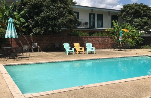 Park Forest - LA North Apartment | Discover Tranquil Comfort in Baton Rouge with Pool & Breakfast