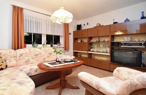 Oelsnitz/Erzgeb. Apartment | Quiet Comfort in Oelsnitz, cleaning included