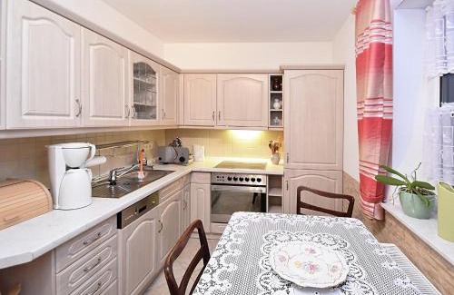 Oelsnitz/Erzgeb. Apartment | Quiet Comfort in Oelsnitz, cleaning included
