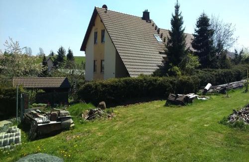 Oelsnitz/Erzgeb. Apartment | Quiet Comfort in Oelsnitz, cleaning included