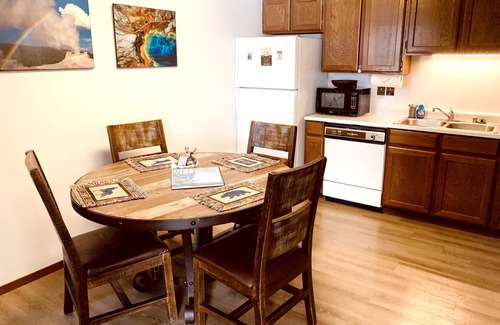 Horse Butte Condo | Serene Accommodation for 4 Near YNP with Lake View & Spa