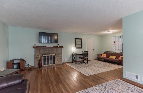 South Bend House | Cozy 2 BR Home Near Notre Dame, Pet Friendly & Family Ready
