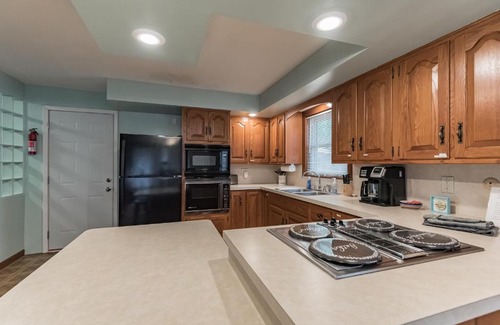South Bend House | Cozy 2 BR Home Near Notre Dame, Pet Friendly & Family Ready