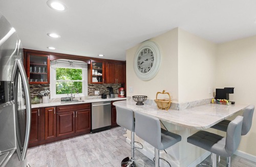 Windsor House | Quiet Comfy Getaway 3 BDR home