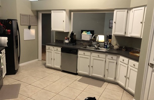 Kingsland House | Cozy Home Near Base & I95 with Breakfast Included