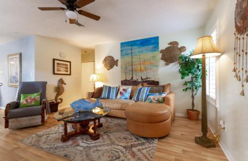 Northeast Pensacola Apartment | Relaxing Condo Near Downtown Pensacola with Pool & Spa