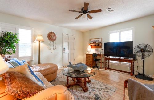 Northeast Pensacola Apartment | Relaxing Condo Near Downtown Pensacola with Pool & Spa