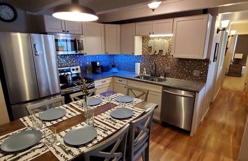 Wildernest Condo | Relaxing Condo in Ski Country with Pool and Hot Tub!