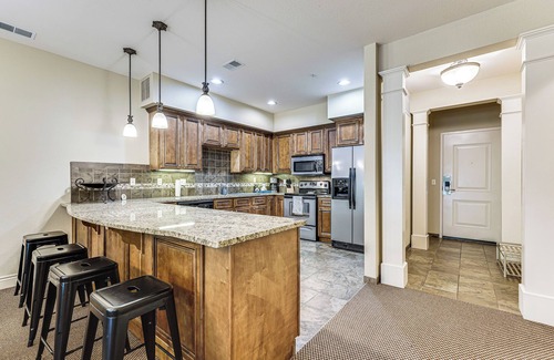 Branson Condo | Quiet Condo w/Patio: 3 Mi to Dtwn Branson!