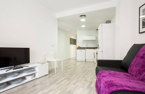 Sants-Badal Apartment | Comfortable Apartment for Families with Great Amenities