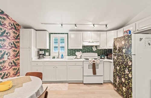 Wagontown Cottage | Serene Cottage Retreat with Kitchen & Breakfast Amenities