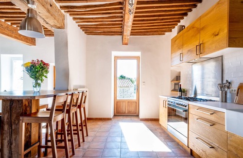 Sault House | Quiet cottage with a view of Mont Ventoux in the middle of lavender fields