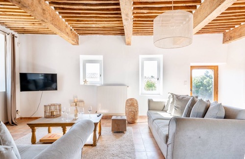 Sault House | Quiet cottage with a view of Mont Ventoux in the middle of lavender fields