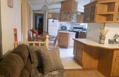 Ten Mile House | Serene Country Retreat: 9.8 Rated with Pool & Breakfast