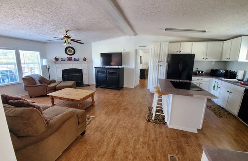 Aberdeen House | Tranquil Country Retreat Minutes from Town and Golf