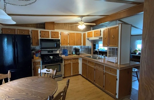 Larsen House | Tranquil Country Retreat with Family-Friendly Amenities