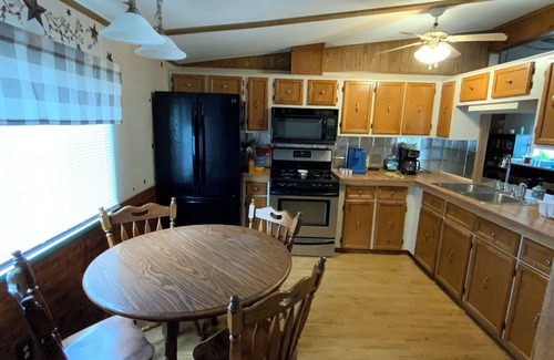 Larsen House | Tranquil Country Retreat with Family-Friendly Amenities