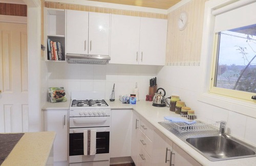 East Tamworth Cabin | Peaceful Country Retreat with Ocean View Near CBD